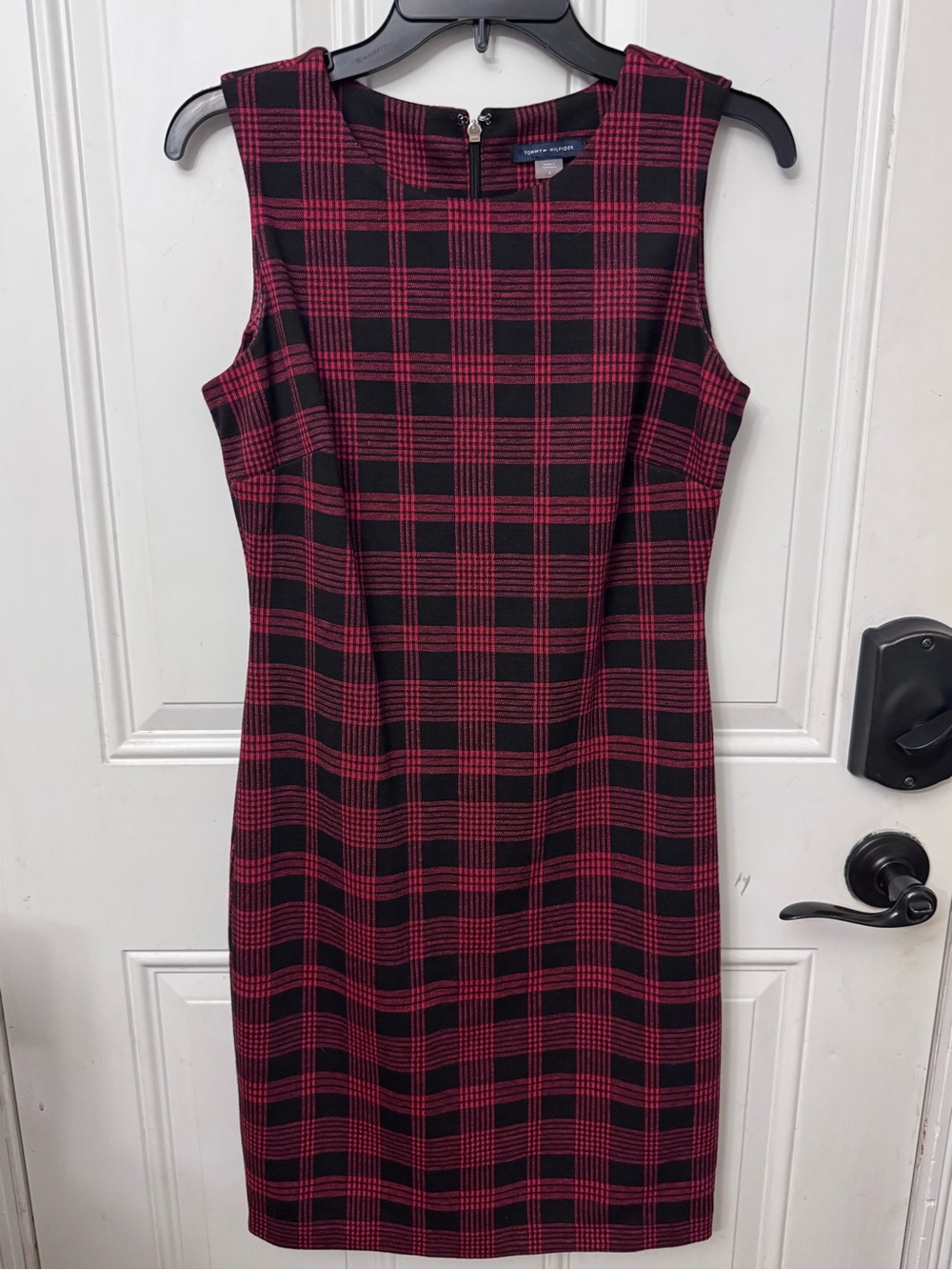 Women’s Tommy Hilfiger Sleeveless Black and Red Plaid Sheath Dress size 4
